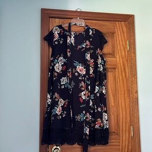 NWOT Shein Curve Navy Floral mini Dress with Crochet sleeve and hem detail 3x